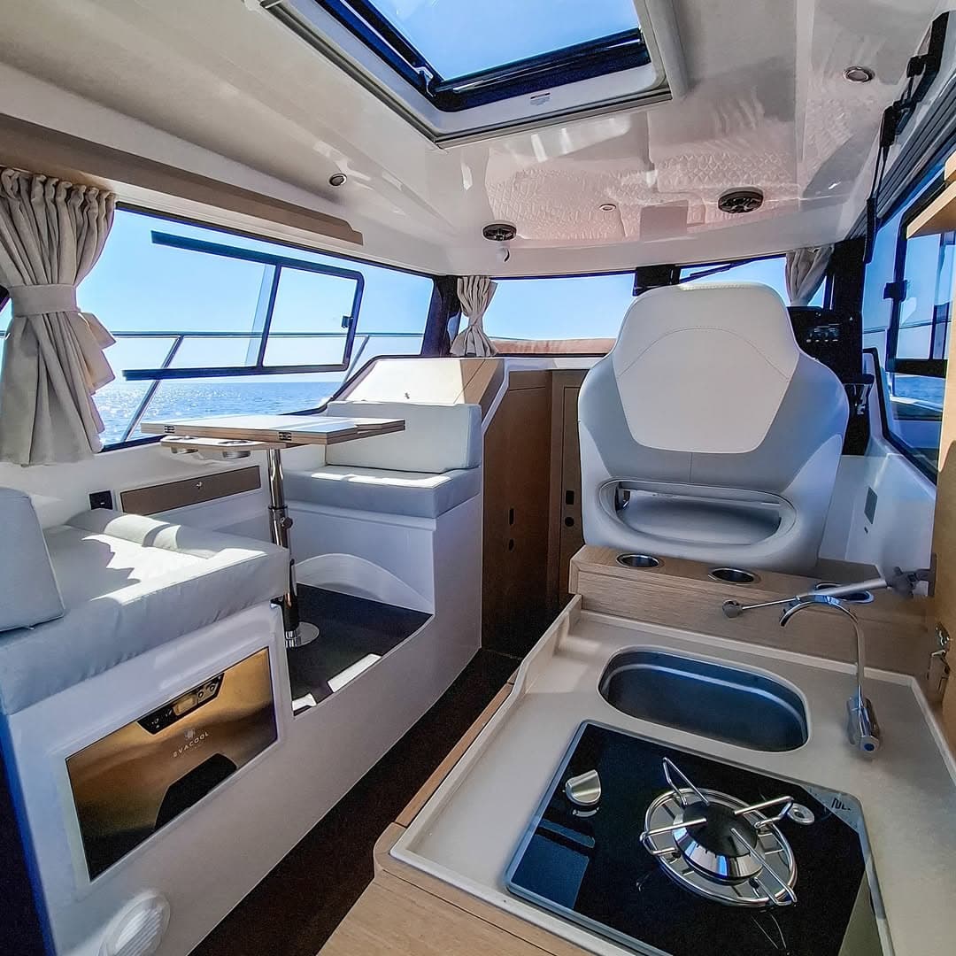 Kavi X salon galley alanı